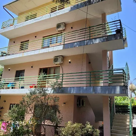 Papillon D'albanie Apartment *